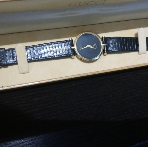 authentic black Gucci watch with original box - Picture 4 of 8